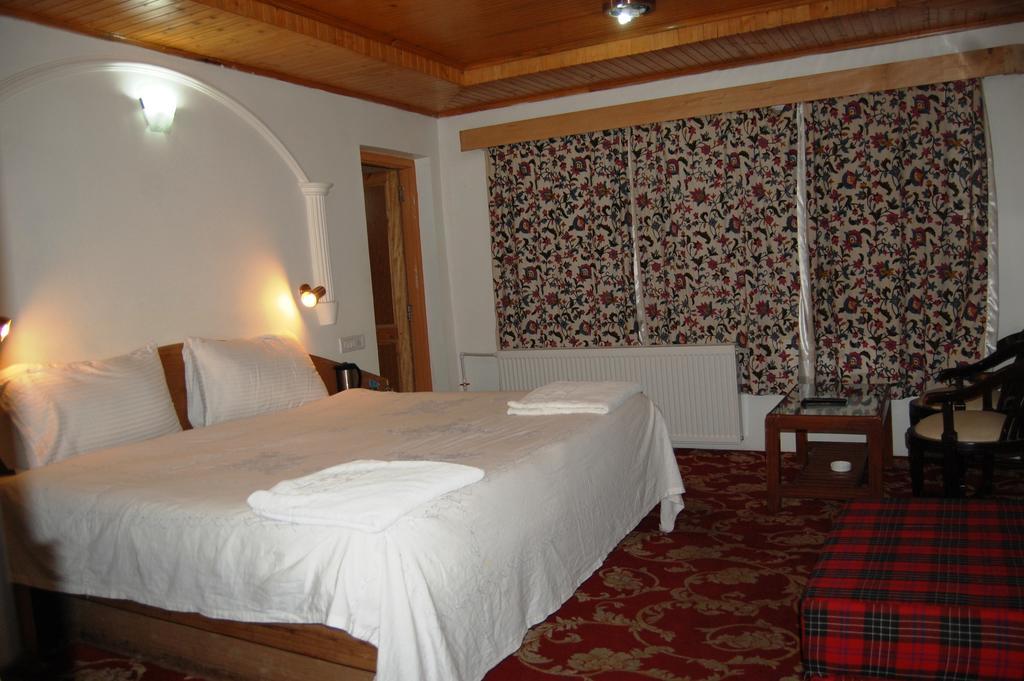 Hotel Paradise Inn Pahalgam Luaran gambar