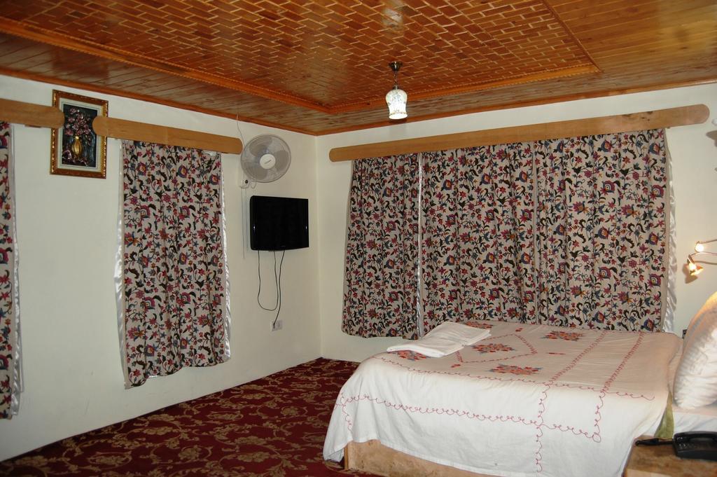 Hotel Paradise Inn Pahalgam Luaran gambar
