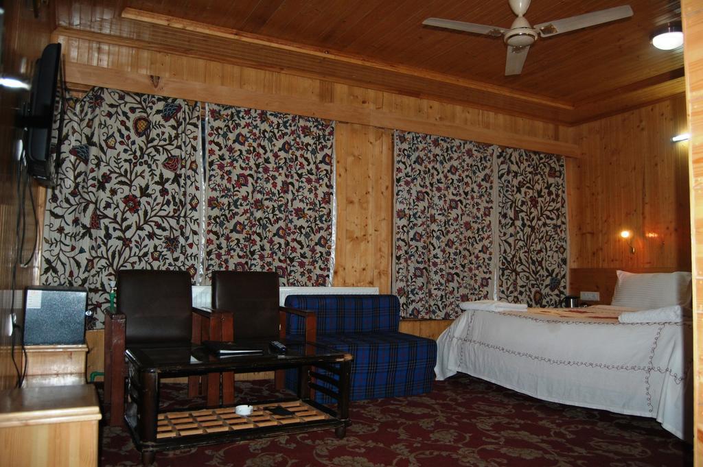 Hotel Paradise Inn Pahalgam Luaran gambar