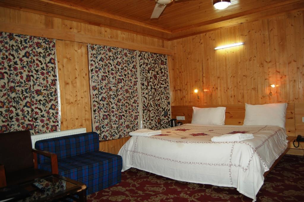 Hotel Paradise Inn Pahalgam Luaran gambar