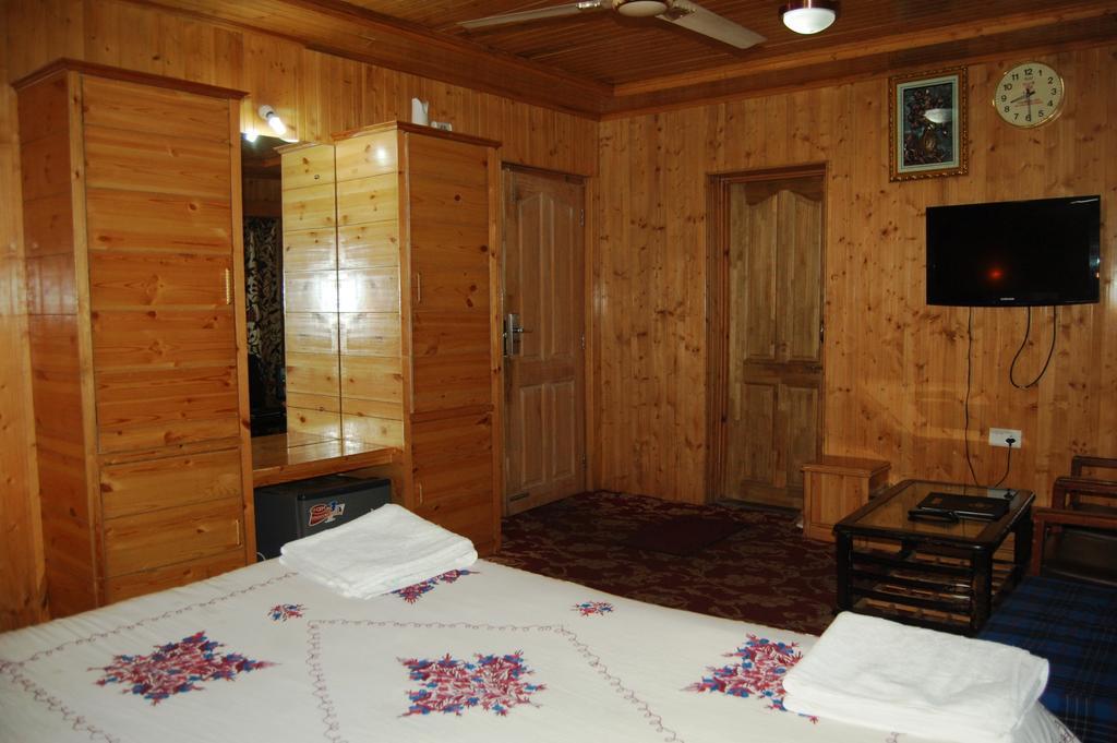 Hotel Paradise Inn Pahalgam Luaran gambar