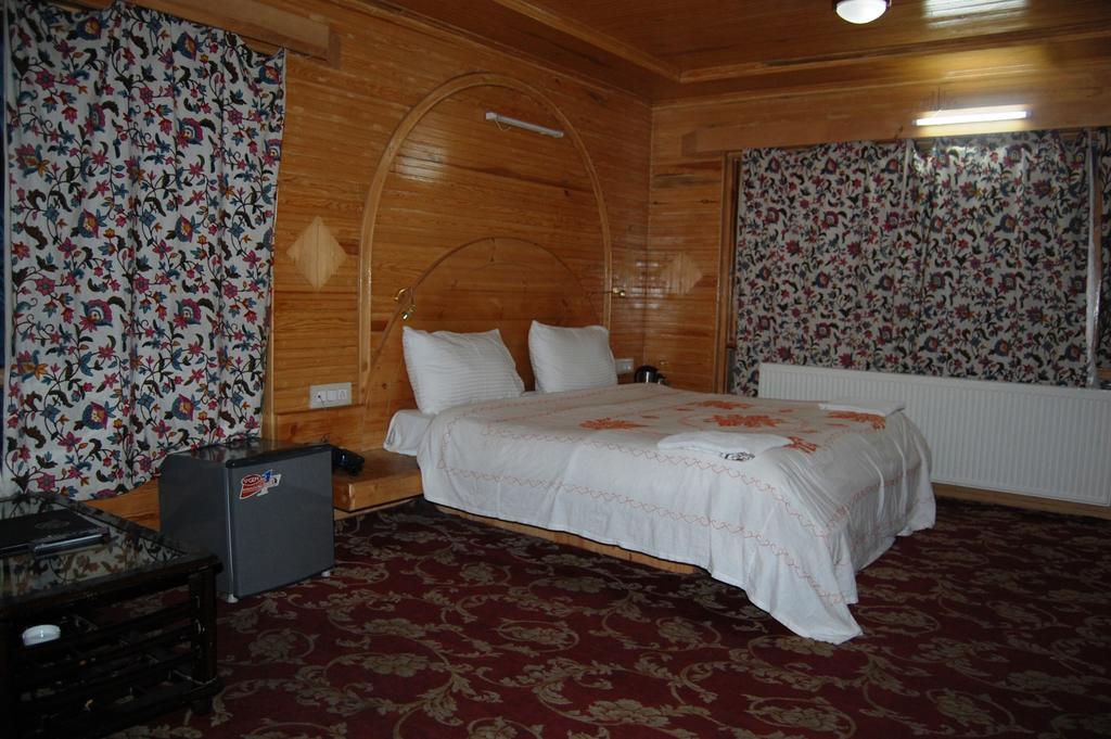 Hotel Paradise Inn Pahalgam Luaran gambar