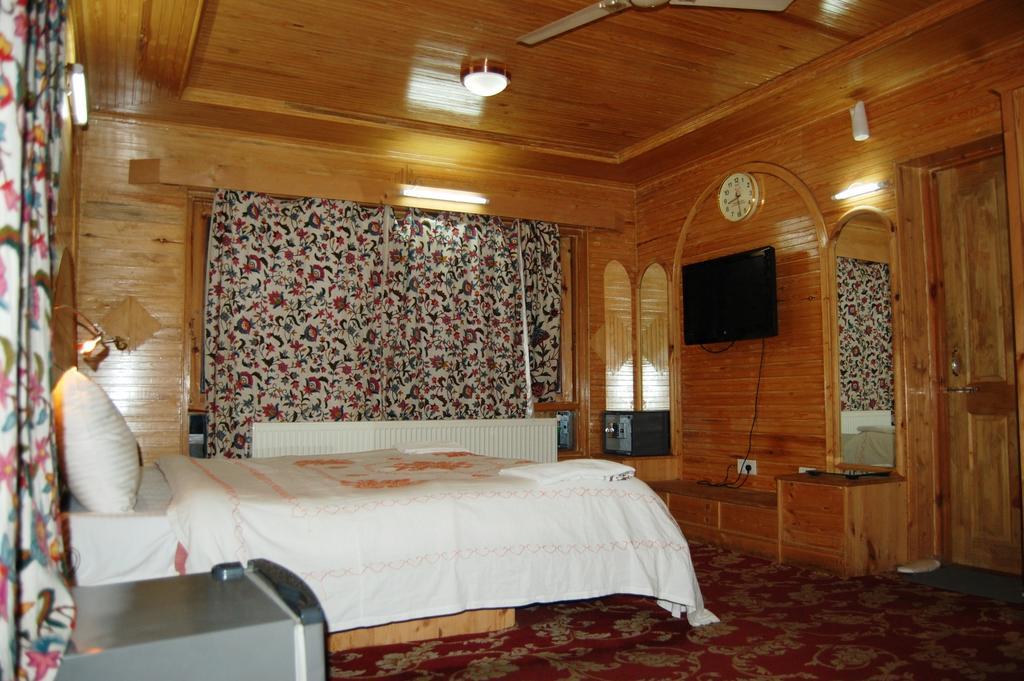 Hotel Paradise Inn Pahalgam Luaran gambar