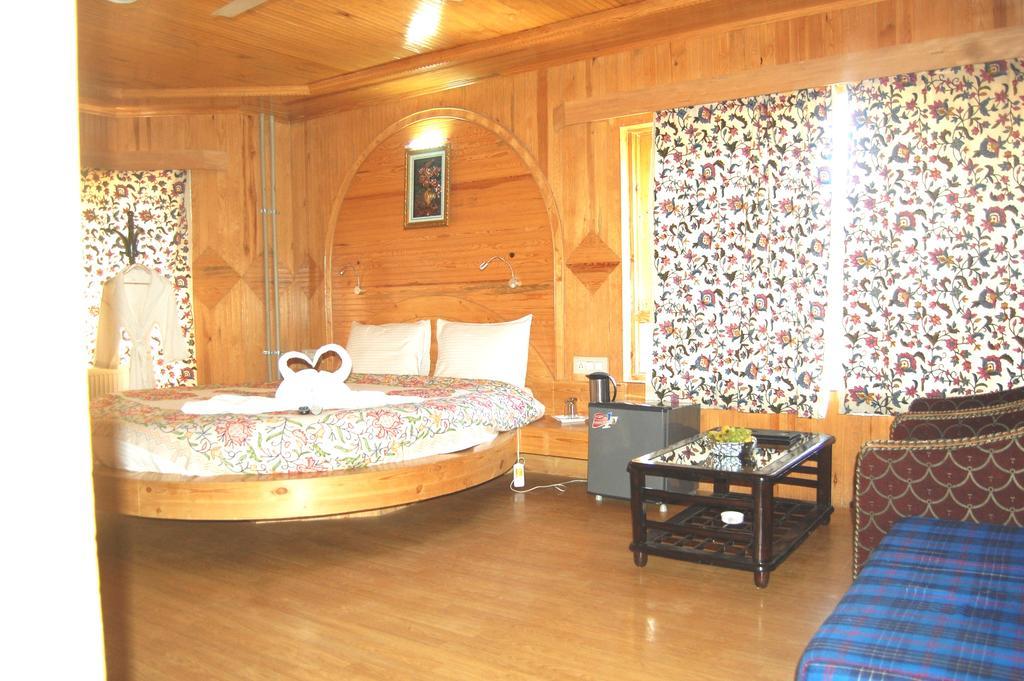Hotel Paradise Inn Pahalgam Luaran gambar