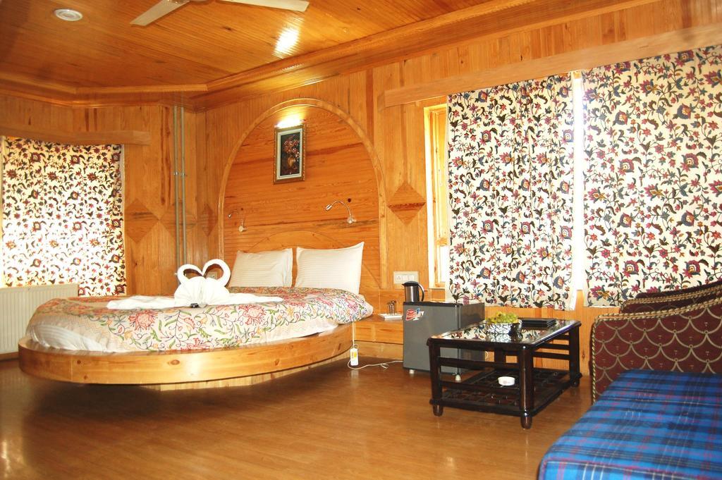 Hotel Paradise Inn Pahalgam Luaran gambar