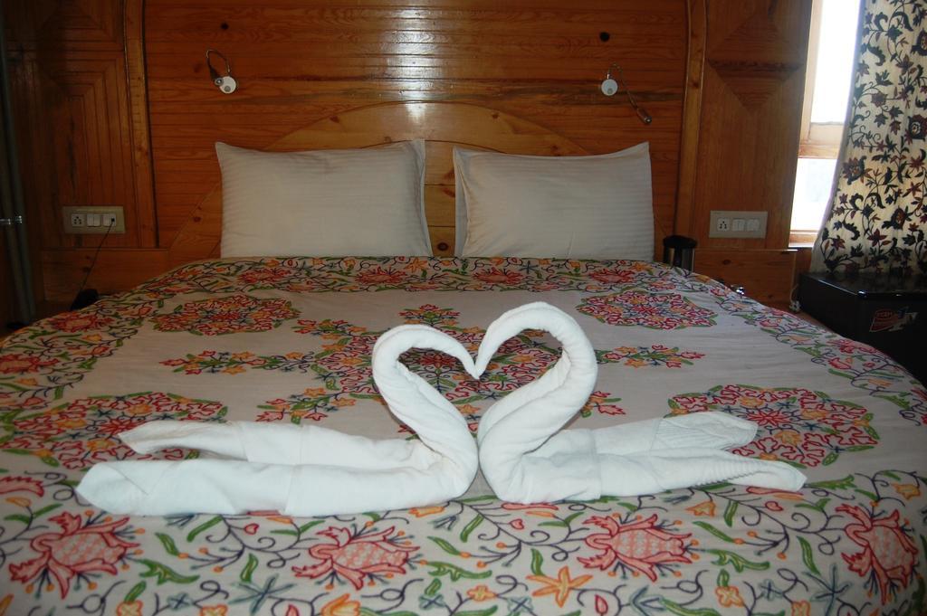 Hotel Paradise Inn Pahalgam Luaran gambar