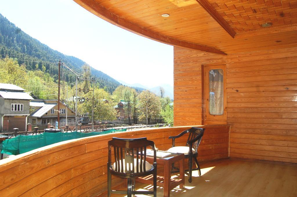 Hotel Paradise Inn Pahalgam Luaran gambar
