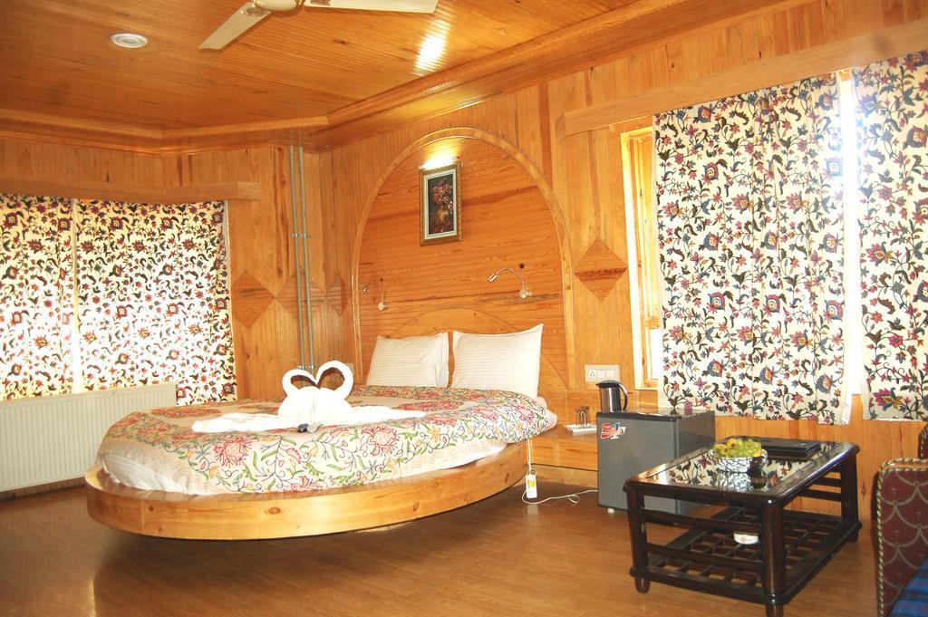 Hotel Paradise Inn Pahalgam Luaran gambar