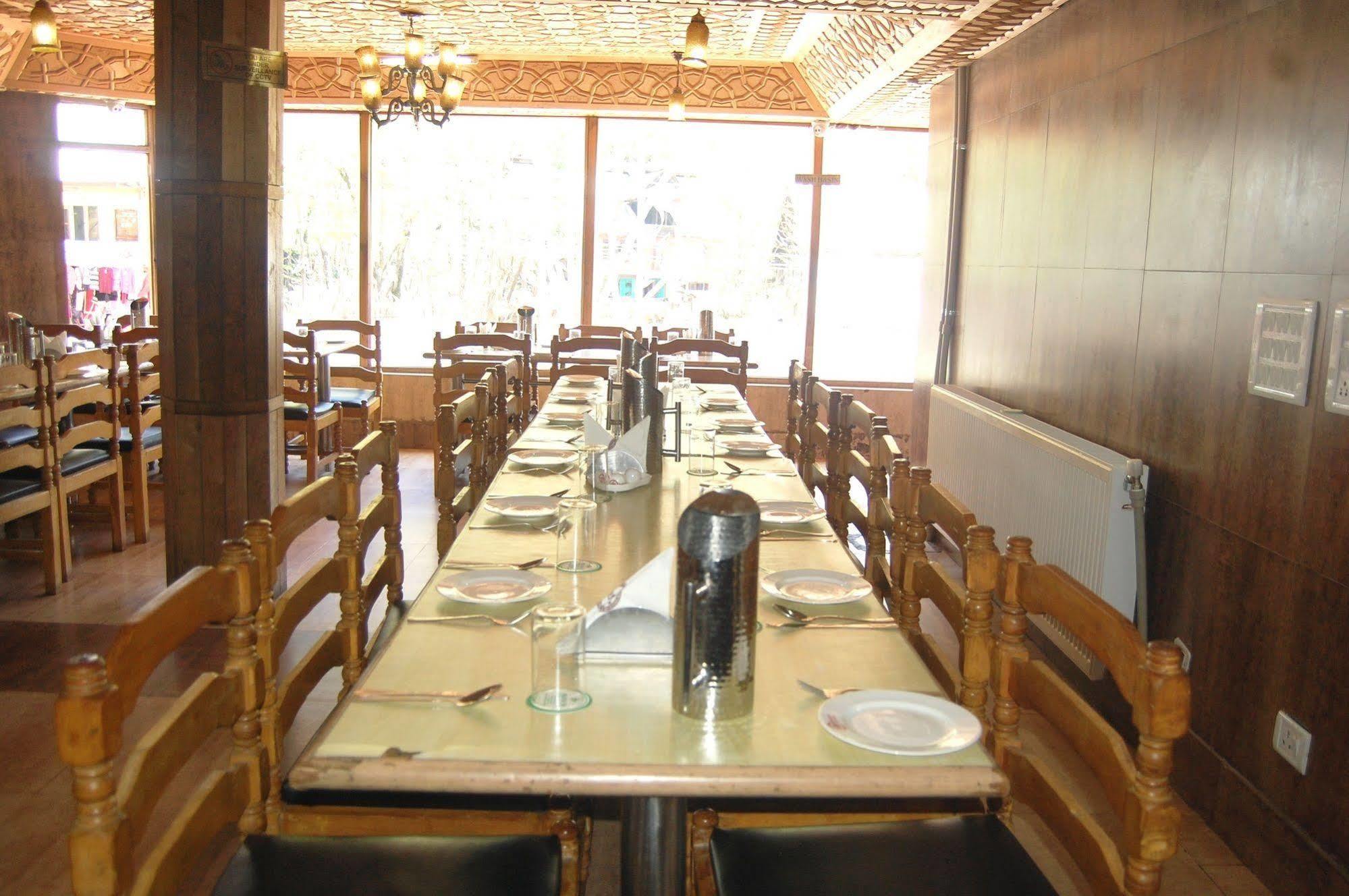 Hotel Paradise Inn Pahalgam Luaran gambar