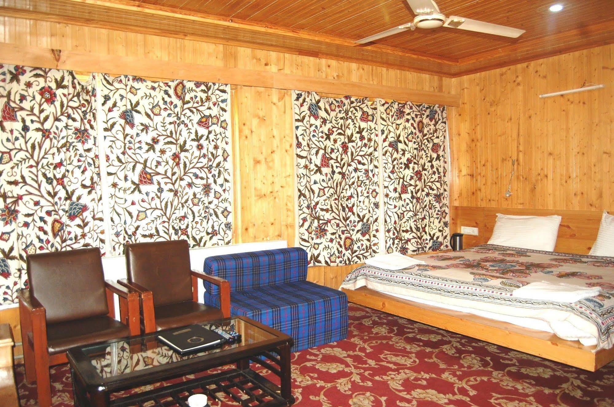 Hotel Paradise Inn Pahalgam Luaran gambar