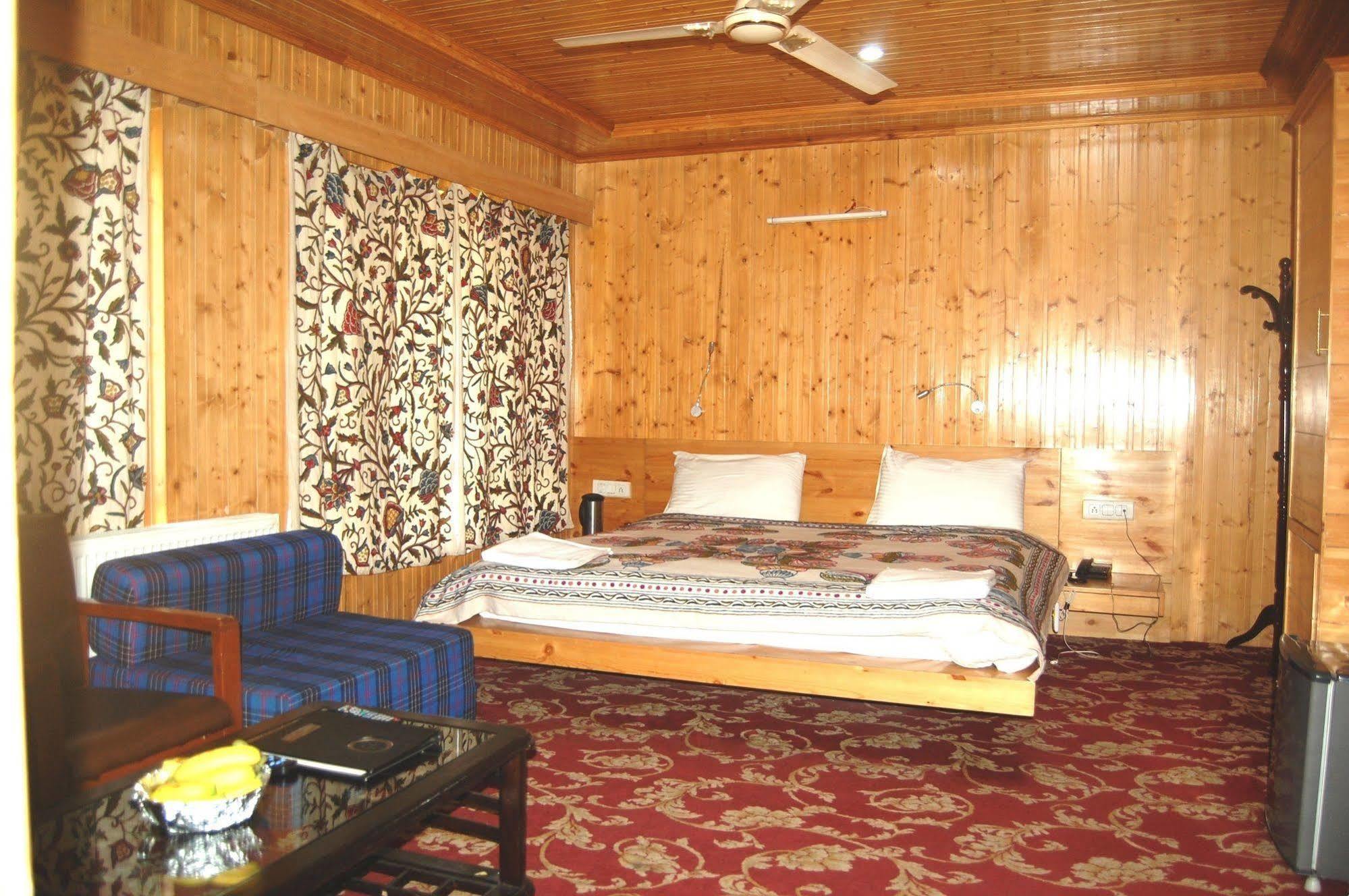 Hotel Paradise Inn Pahalgam Luaran gambar
