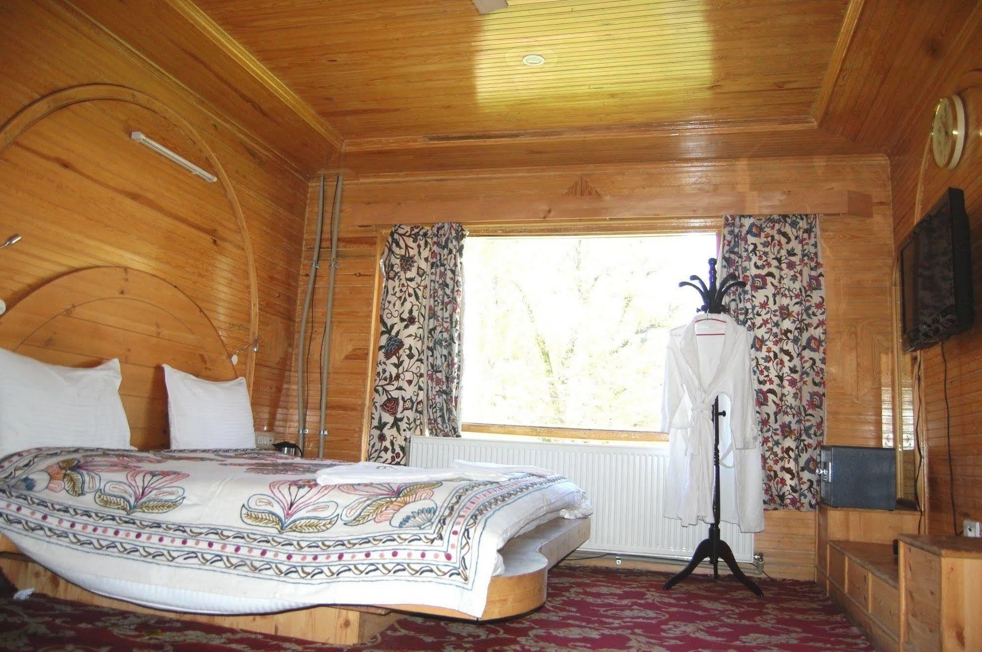Hotel Paradise Inn Pahalgam Luaran gambar