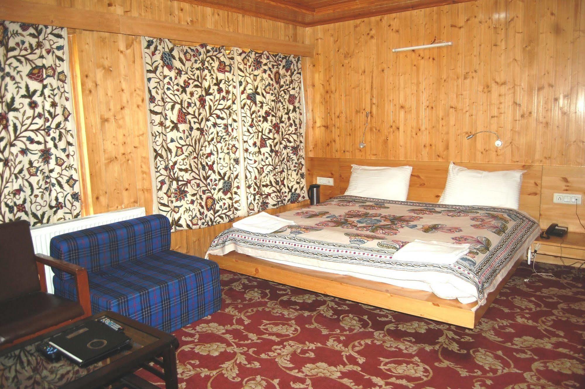 Hotel Paradise Inn Pahalgam Luaran gambar