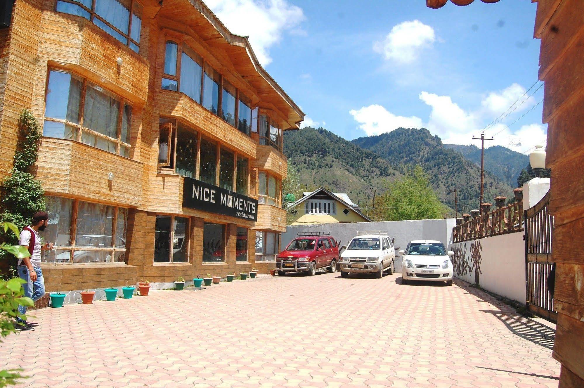 Hotel Paradise Inn Pahalgam Luaran gambar