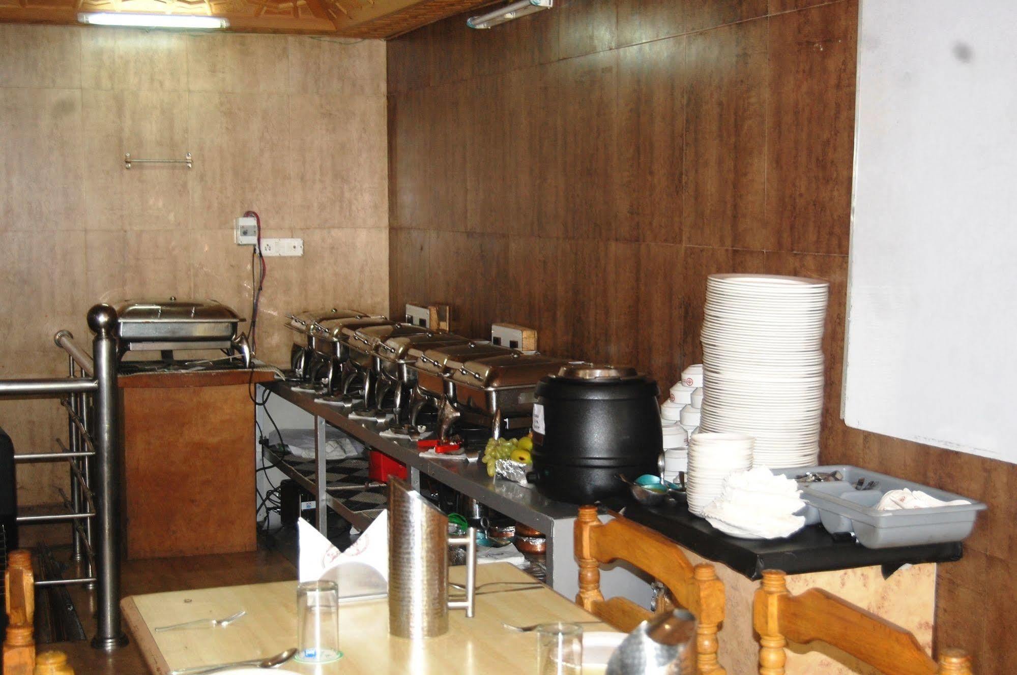 Hotel Paradise Inn Pahalgam Luaran gambar