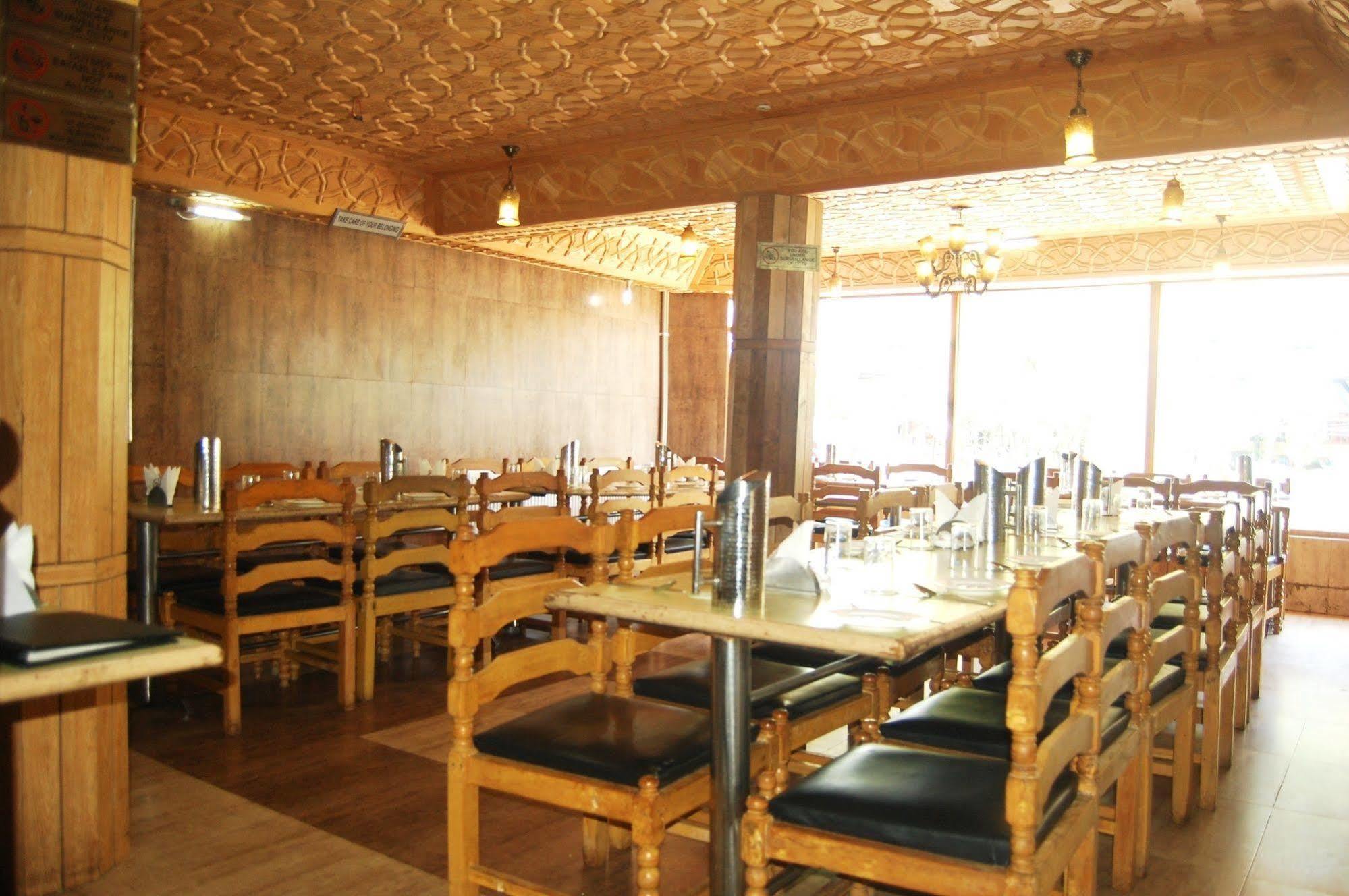 Hotel Paradise Inn Pahalgam Luaran gambar