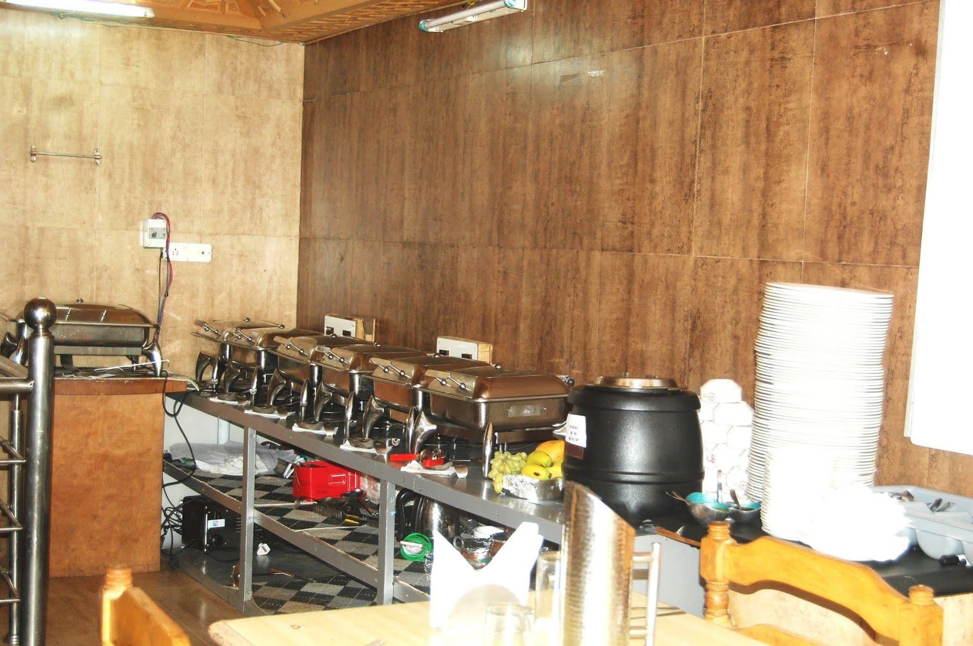 Hotel Paradise Inn Pahalgam Luaran gambar