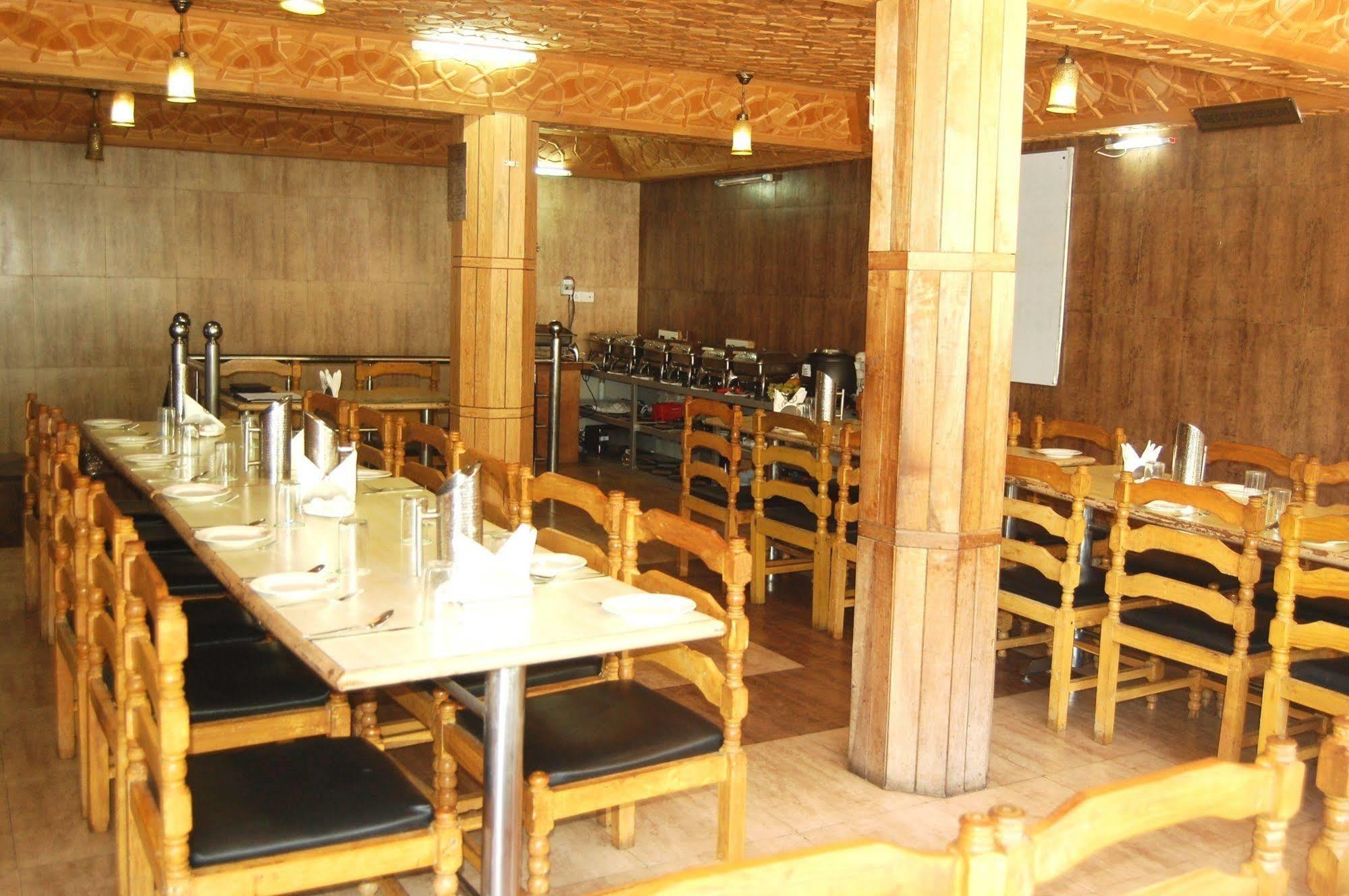 Hotel Paradise Inn Pahalgam Luaran gambar